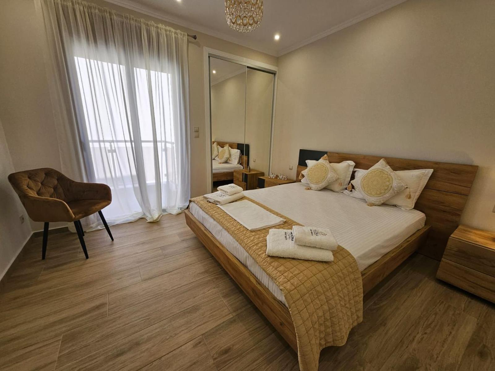 Agora Luxury I *